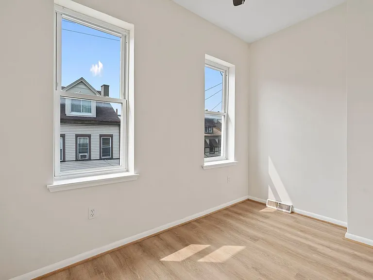 321 Taylor St — Photo 15