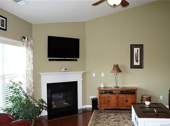 4th image of 2494 Chatham Dr