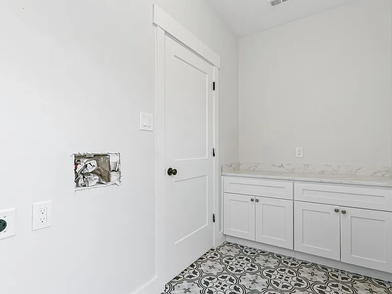 815 Wilkes St — Photo 17