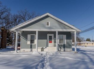 132 E Buchanan St, Carlinville, IL 62626