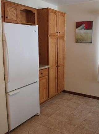 5th image of 627 Wilson Ave