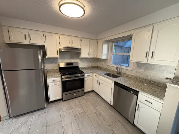 20-A28 Otis St #B, Manchester, CT 06040