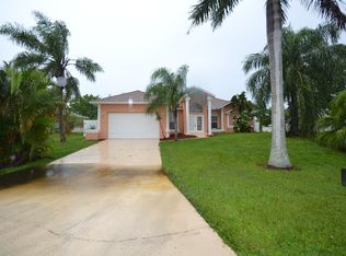 806 SW 8th Ct, Cape Coral, FL 33991