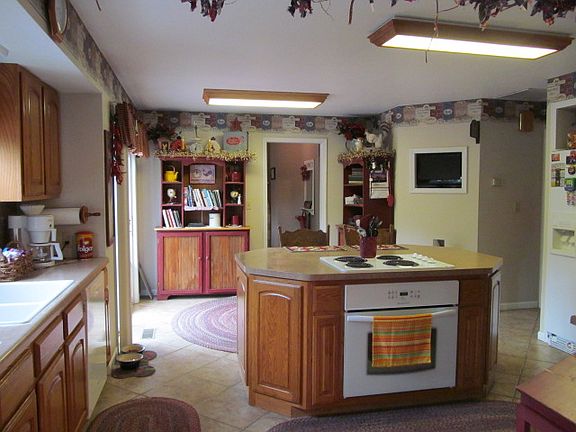 4th image of 651 Oakdale Cir