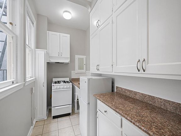 4th image of 2774 Franklin St APT 10
