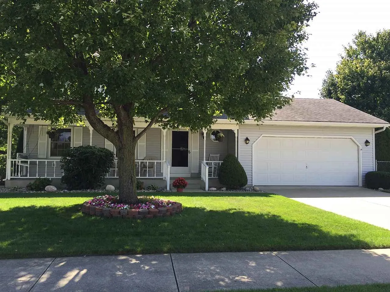 1409 Bennington Dr photo 1