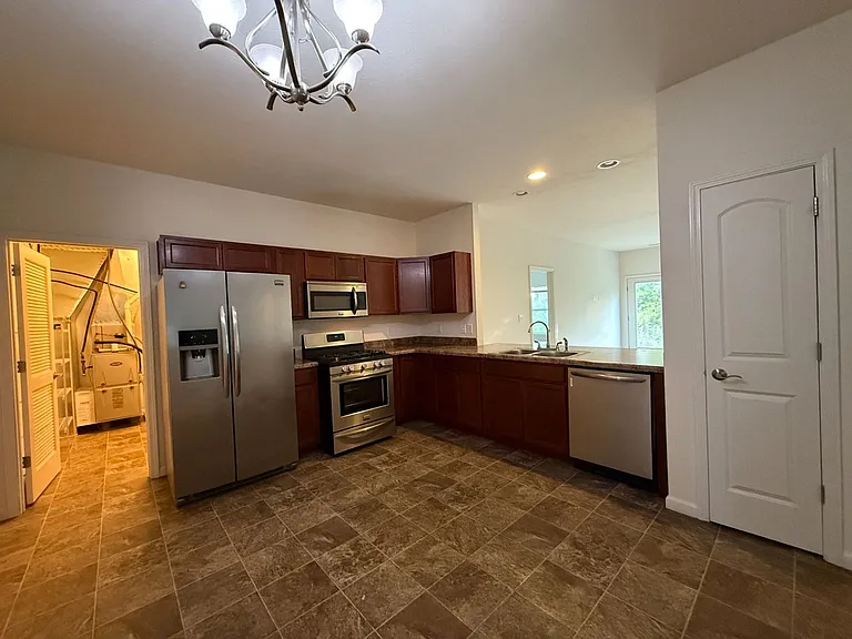 3209 Jasmine Ct — Photo 6