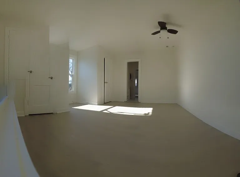 304.5 S Holloway Ave — Photo 3