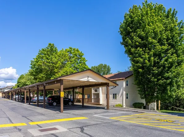 Lawn Courte Apartments at 2802 N. Narrows Drive, Tacoma, WA 98407