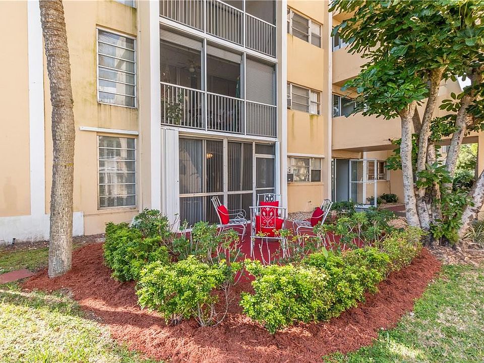 1st image of 952 NE 199th Street #114