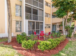 952 NE 199th St APT 114, Miami, FL 33179