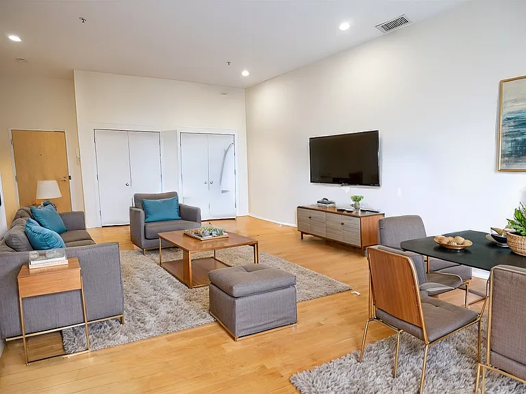 460 Harrison Ave #302 — Photo 3
