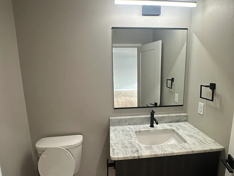 1409 Thatcher St — Photo 13