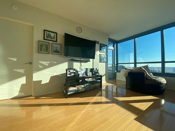3rd image of 2101 Market St Unit 3604
