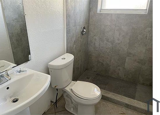 2nd image of 616 SW 16th Ave #4