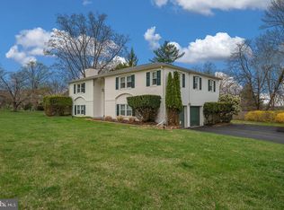 104 E Beacon Dr, Phoenixville, PA 19460