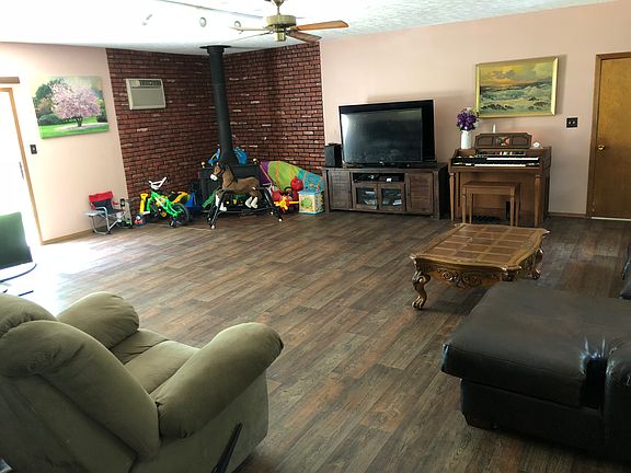 3rd image of 119 Kelly Dr