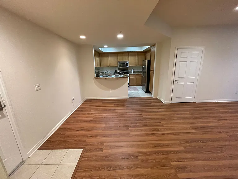 Glenoaks Villas — Photo 54