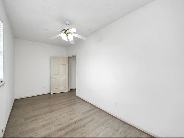 10535 Emnora Ln — Photo 44