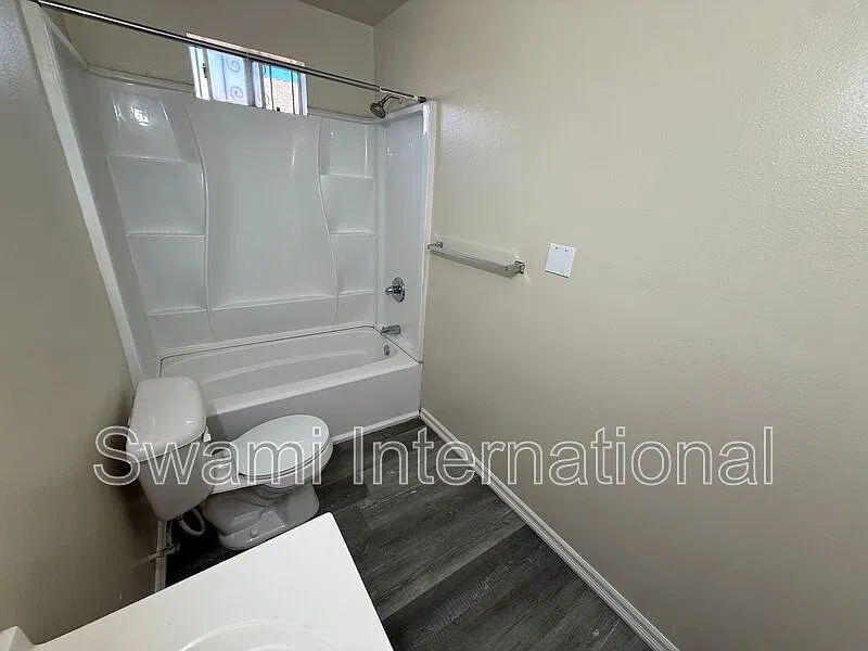 Studio, 1.0 bath, 332 sqft, $1,350 — Photo 3