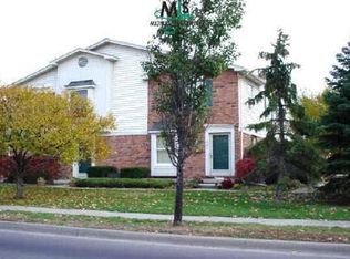 347 S Crooks Rd, Clawson, MI 48017