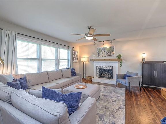 3rd image of 8343 Broadmoor St