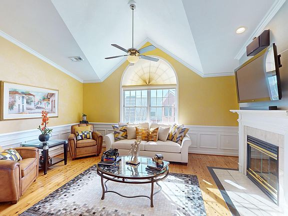 5th image of 6908 Fairfax Dr Unit 402