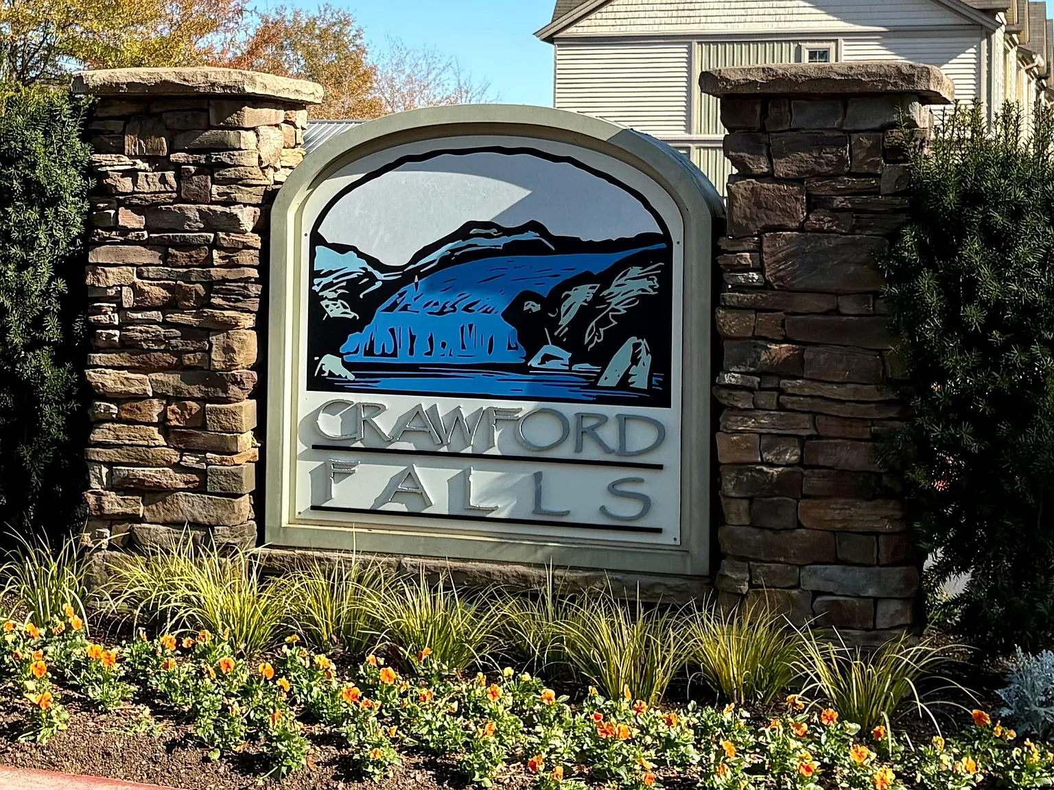 Crawford Falls | 3BR/3.5BA Townhome | Private Bath in Every Bedroom | $750/Bedroom | Available Au... — Photo 3