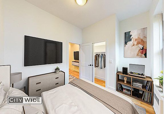 4th image of 121 E 82nd St APT 12