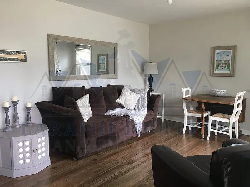 3 bed, 2.0 bath, 1452 sqft, $1,899 — Photo 3