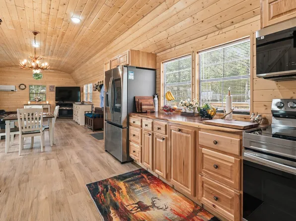 137 Summit Dr, Dover, TN 37058