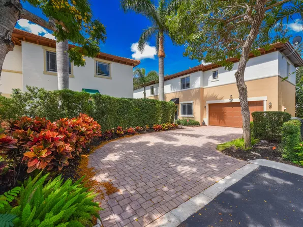 563 NW Library Commons Way, Boca Raton, FL 33432