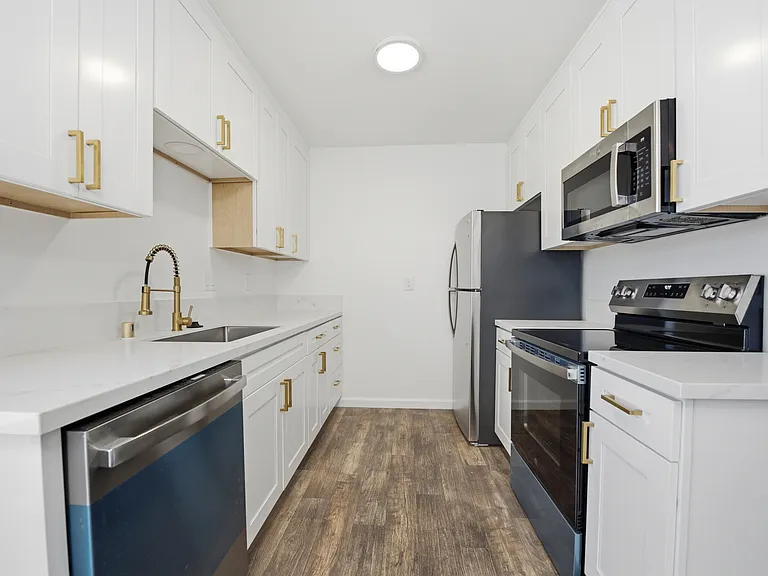 635 Emory St #15 — Photo 1