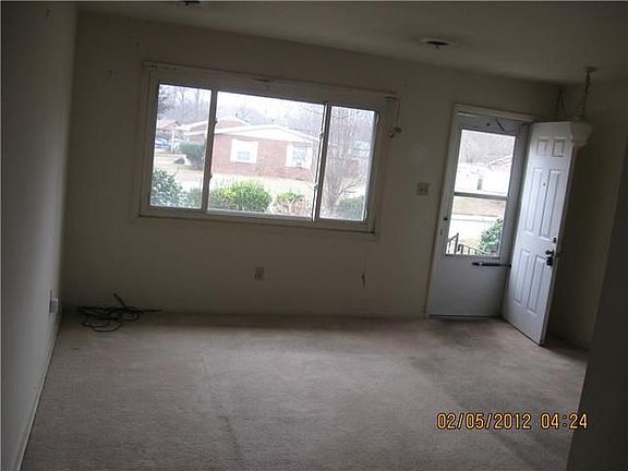 5th image of 11 Crutchfield Dr