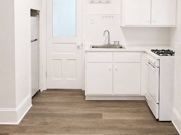 4th image of 409 Park Pl #411