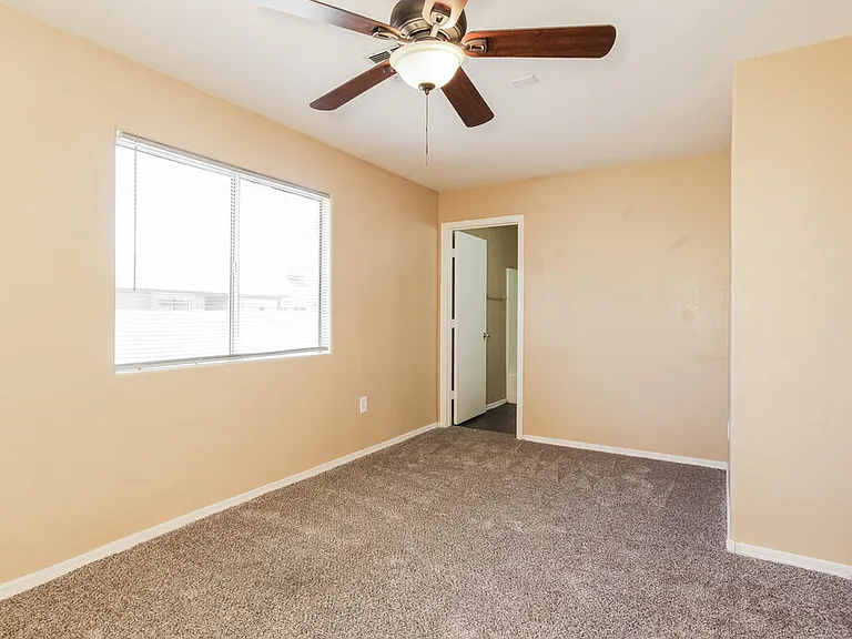 305 E Gardenia Dr — Photo 7