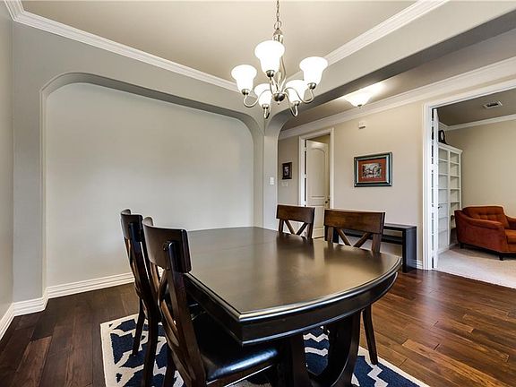 5th image of 105 Parkhaven Dr