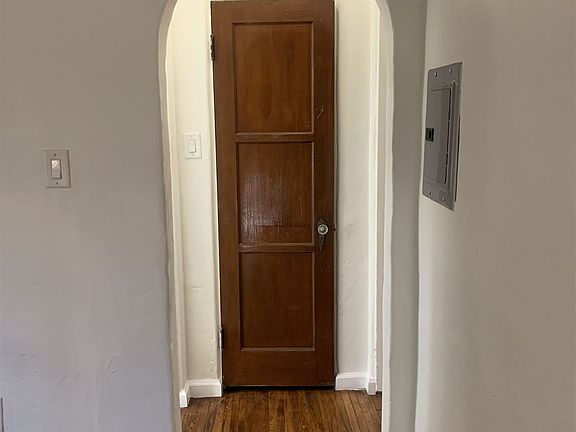 2nd image of 228 1/2 S Fuller Ave