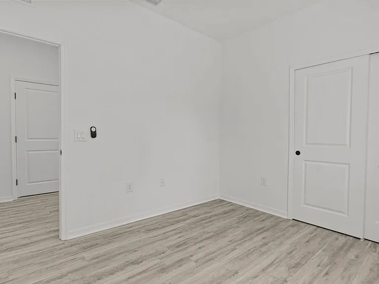 548 Knapp St — Photo 7