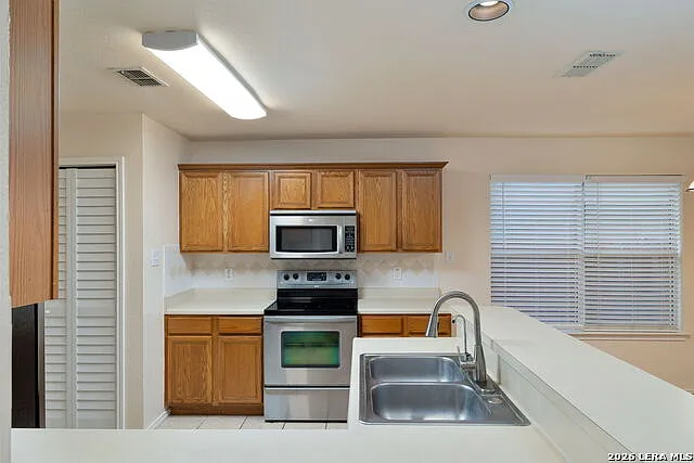 30 Pembroke Ln — Photo 7