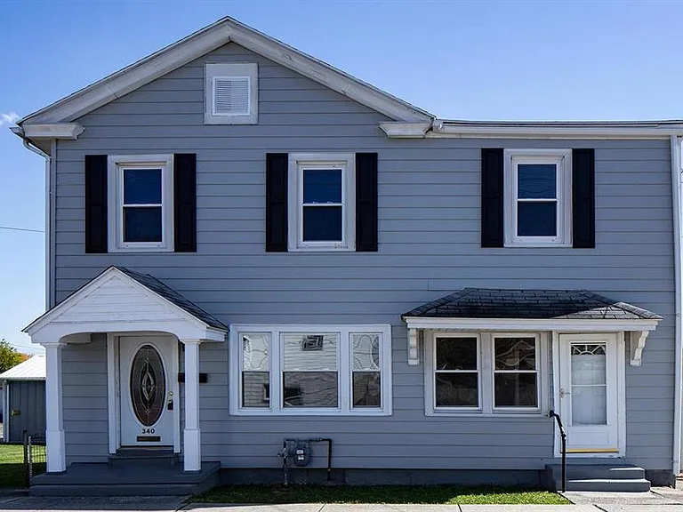 340 S Wood St — Photo 2