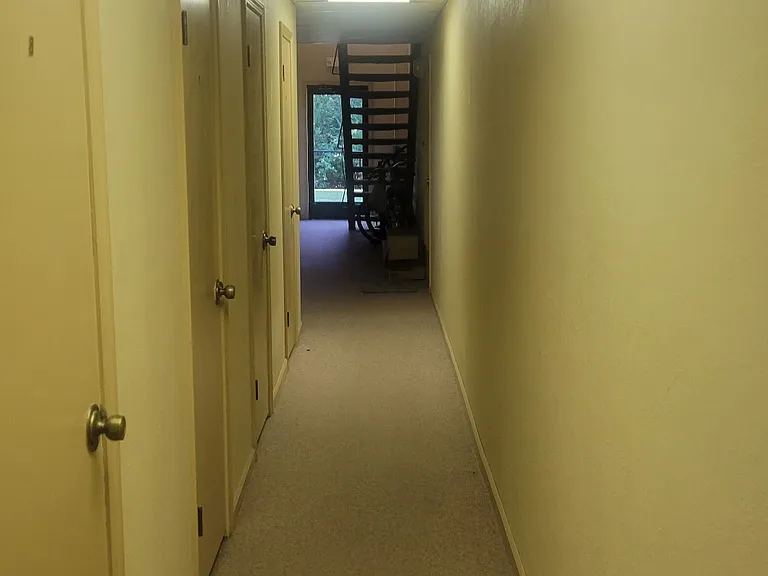 111 S Lakeside Dr #8 — Photo 2