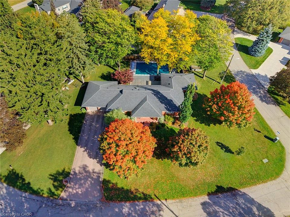 1st image of 33 Jackson Cres