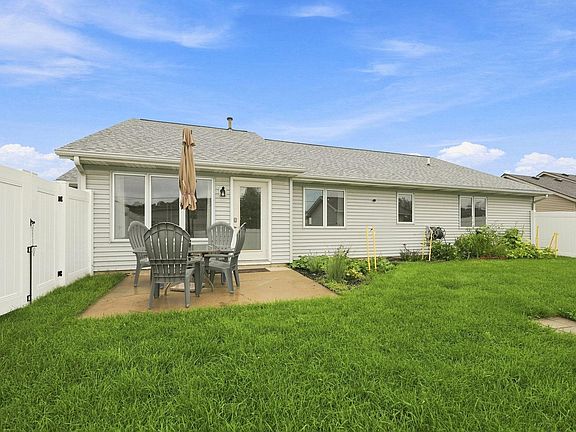 3rd image of 12832 Country Shoal Ln