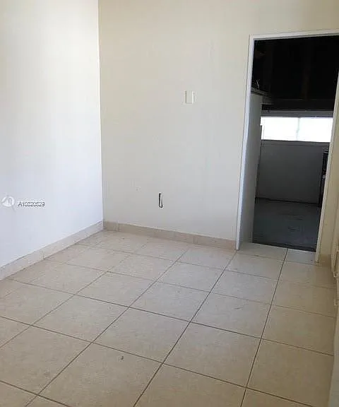 1961 SW 33rd Ave — Photo 11