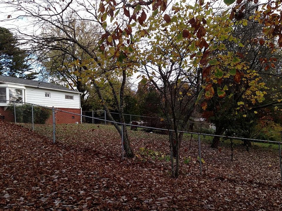 2nd image of 2632 Montvale Rd