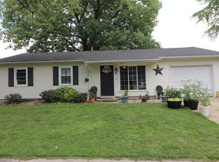 20 Kirkwood Dr, Clinton, IL 61727