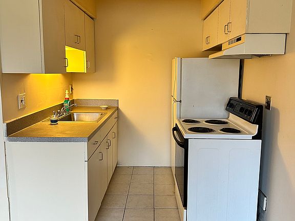 5th image of 9730 Wyoming St APT B1