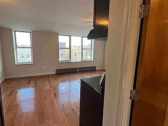 4th image of 2138 38th St #3