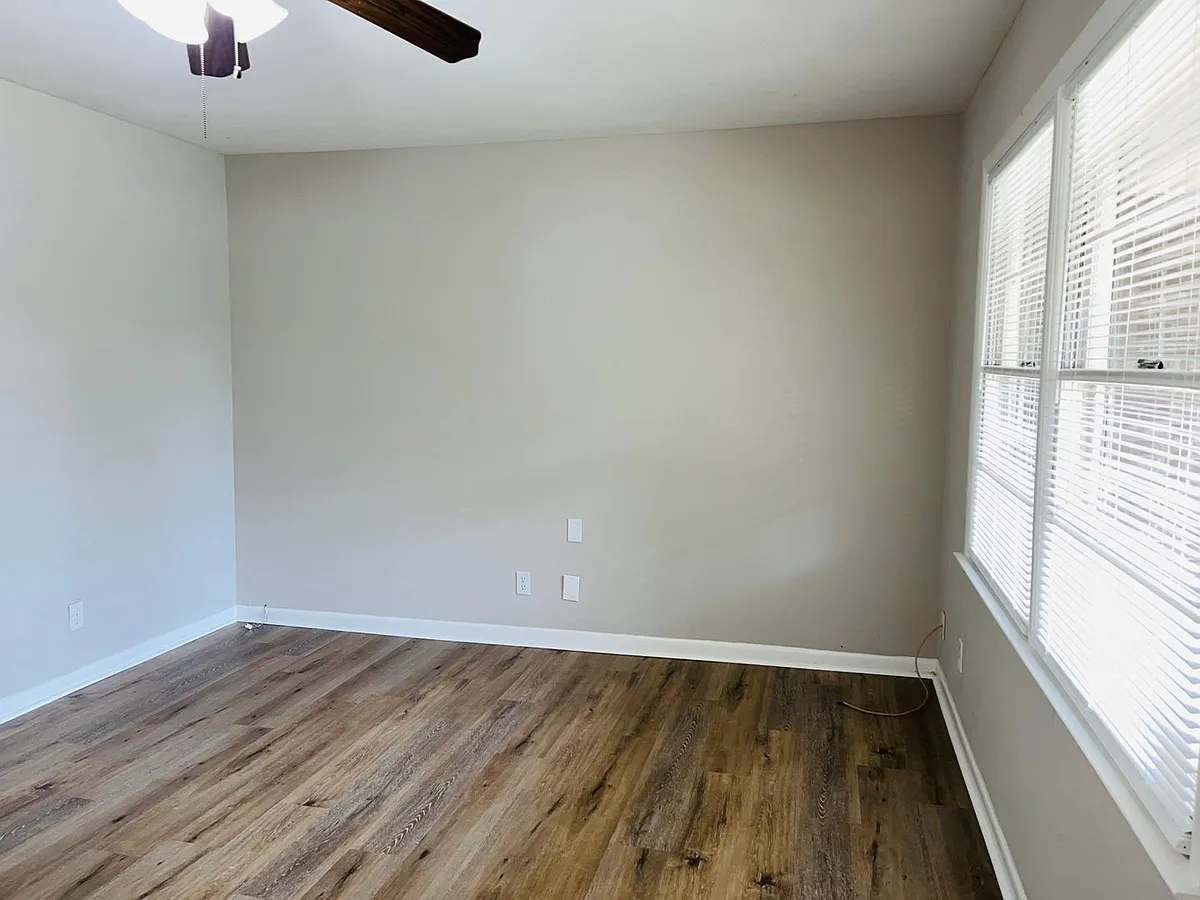 Building Photo - 943 Parkstone Dr